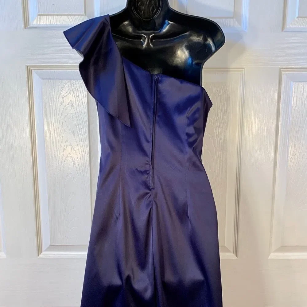 NAVY BLUE SATIN ONE SLEEVE SIZE 11 by TWEEZE ME